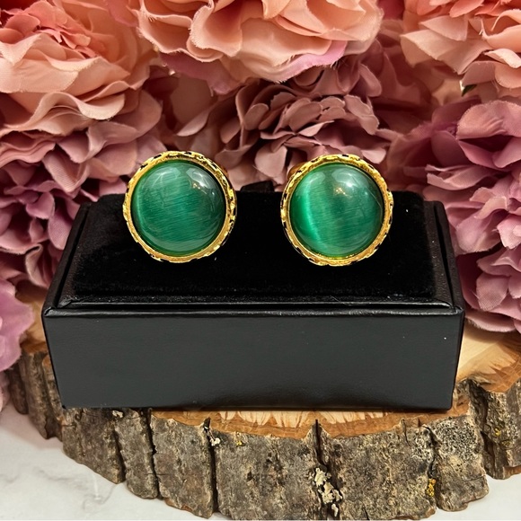 Elegant Round Emerald Green Chrysoprase Gold Cufflinks - Picture 14 of 16